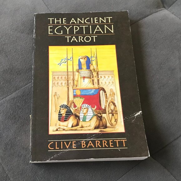Lot of 7 Tarot & Oracle Guidebooks - Picture 5 of 14